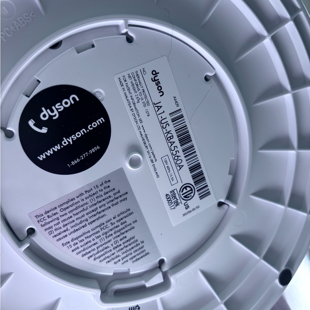 Dyson AM09 hot and cool bladeless fan with remote (white and silver color) - Picture 3 of 3